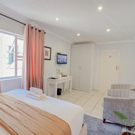 Amoris Guesthouse - In Brooklyn Pretoria-Noord Esterno foto